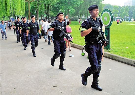 【防踢防穿刺】 特警巡逻战靴 巡逻户外鞋