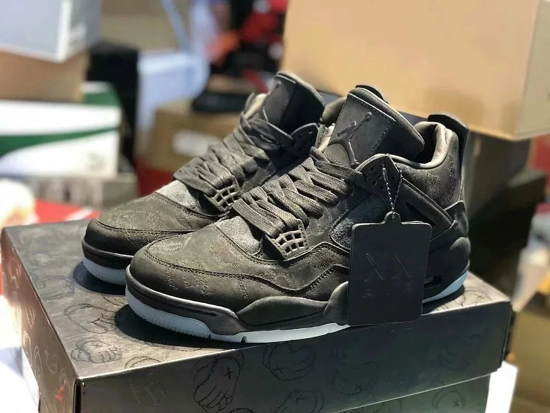 air jordan aj4乔4代 kaws x air j 4 涂鸦联名休闲篮球鞋 全黑男鞋