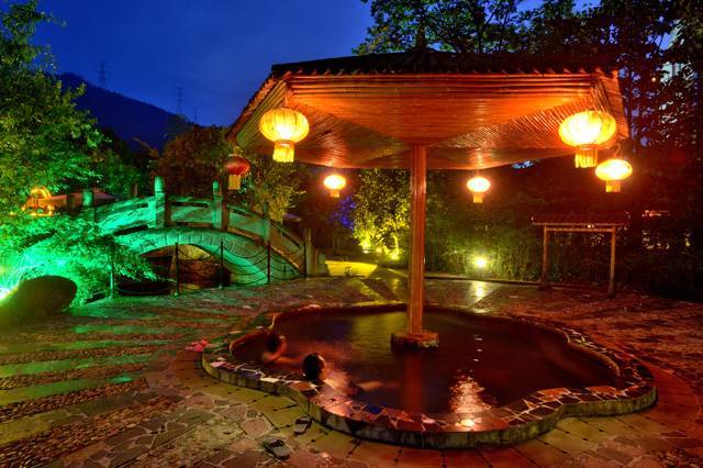 368元限时抢,峨眉山七里坪4星华生温泉酒店1晚 双人无限次温泉 双早