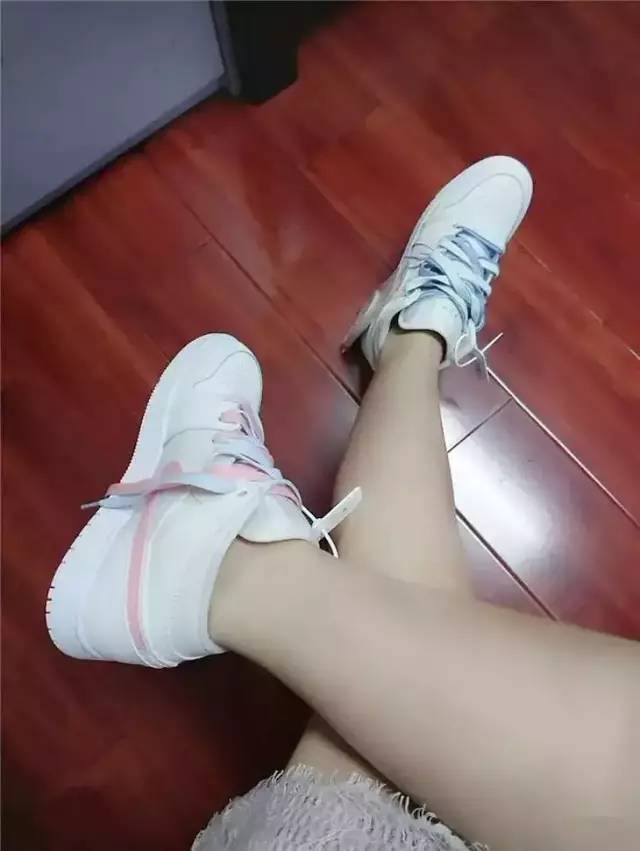 少女心泛滥nike耐克aj1限量鸳鸯款彩色鞋带运动鞋