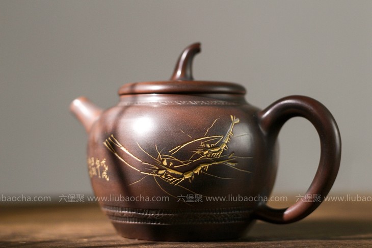 赖培瑞(籁石)刻虾茄段坭兴陶壶