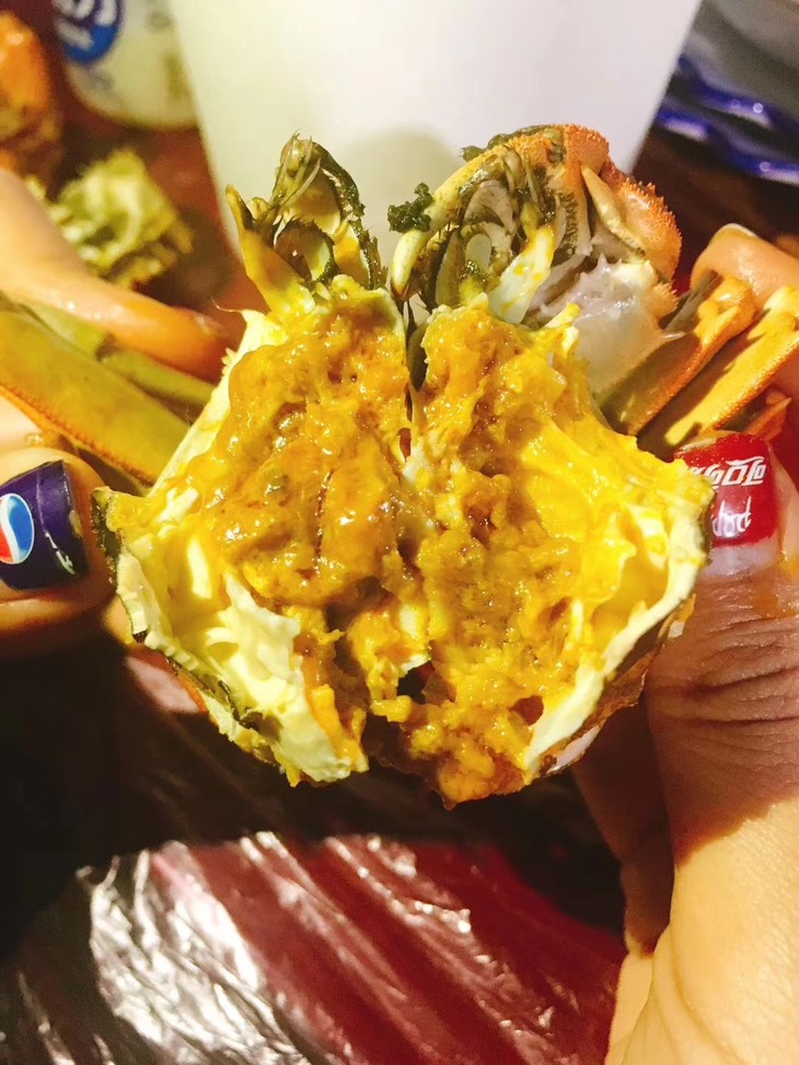 蟹黄饱满,蟹膏如玉