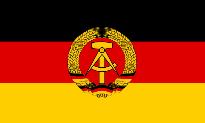 德国为分割为东西德西德德国国徽为金黄色的盾徽,盾面绘有一只红爪红