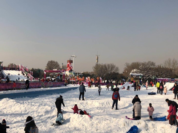 【泉城公园冰雪嘉年华】万余平嬉雪区 三人特价票69.9元!