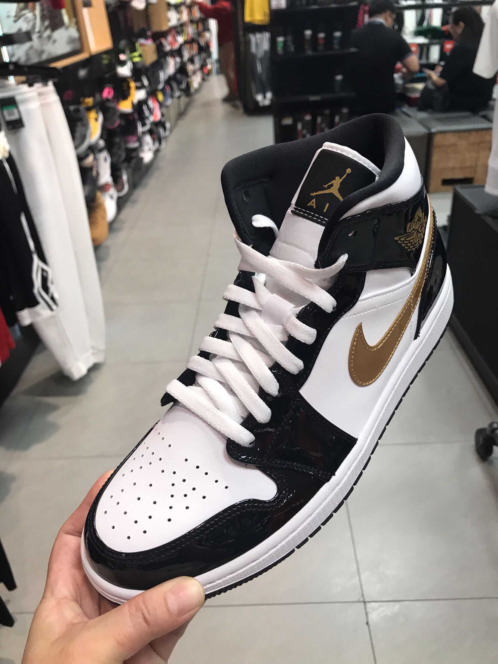 乔丹一代airjordan1mid中帮aj1小黑金脚趾漆皮男士休闲篮球鞋425码