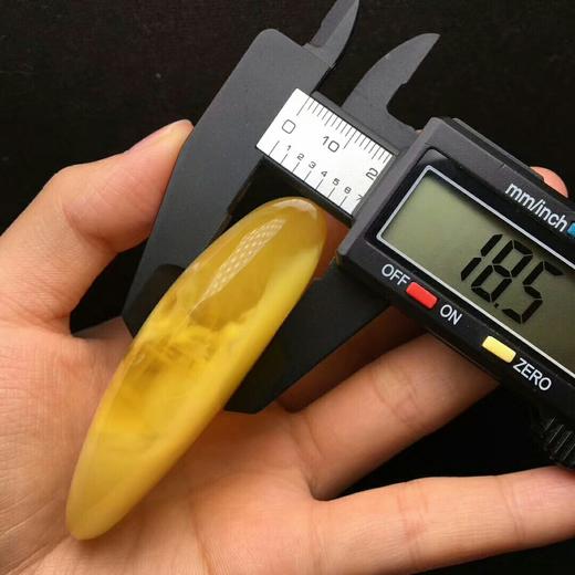 金绞蜜吊坠坠型修长绞蜜鲜明灵动飘逸全品瑕疵意境十足重33克