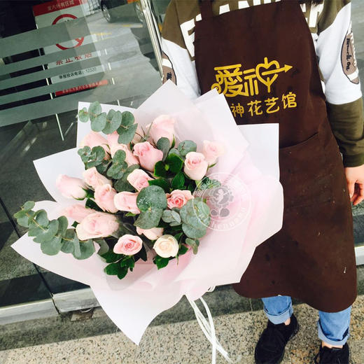 闪送生日19朵粉佳人玫瑰尤加利叶北京鲜花店同城送花鲜花速递快