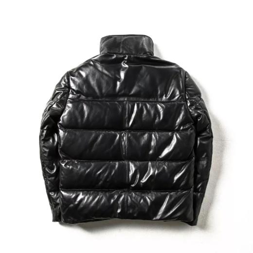 惊艳全场,bv进口nappa绵羊皮羽绒服,手工编织95鹅绒,700 蓬松,奢华之