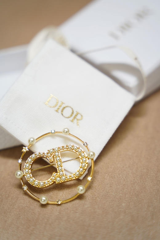 dior clair d lune胸针 原价3600