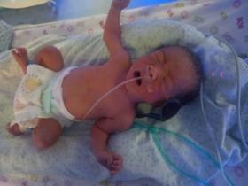 早产宝宝硕硕成长记！