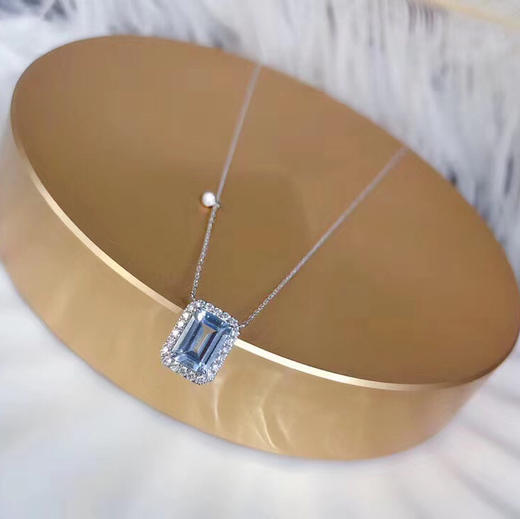 海蓝宝套件项链戒指充满活力的一款整体带点俏皮感但又不乏设计完全不