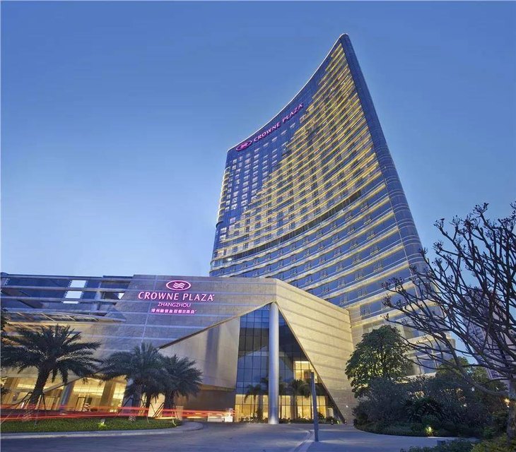 漳州融信皇冠假日酒店是漳州市首家国际高端品牌酒店,也是洲际酒店