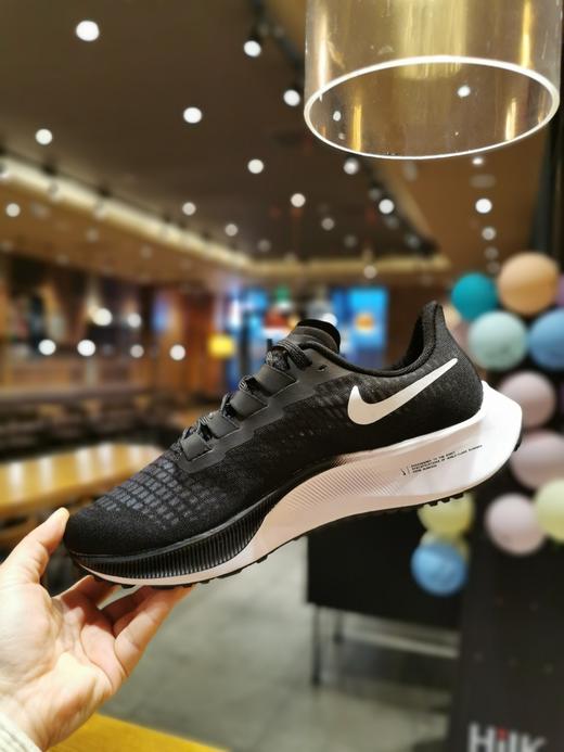 点此购买 耐克男款飞马系列跑鞋 前145736 商品图10