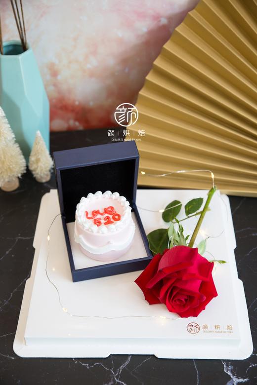 表白盒蛋糕带玫瑰一支