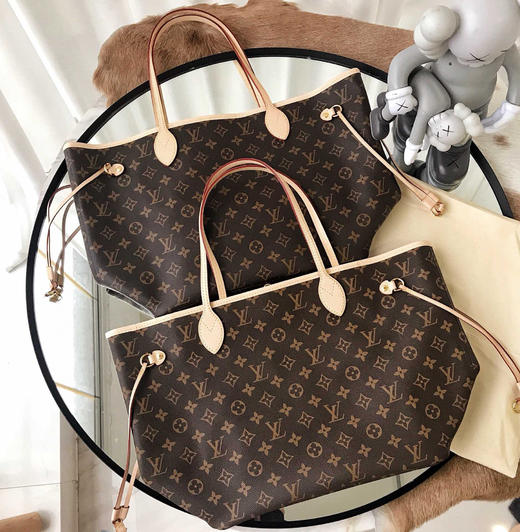 lv neverfull 大号购物袋 两种内里颜色可选 无论什么