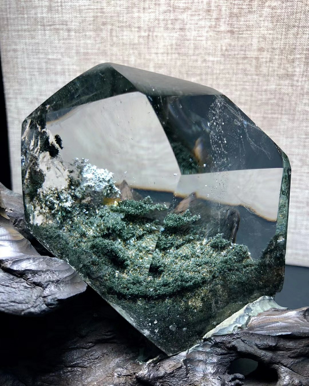 绿幽灵原石摆件