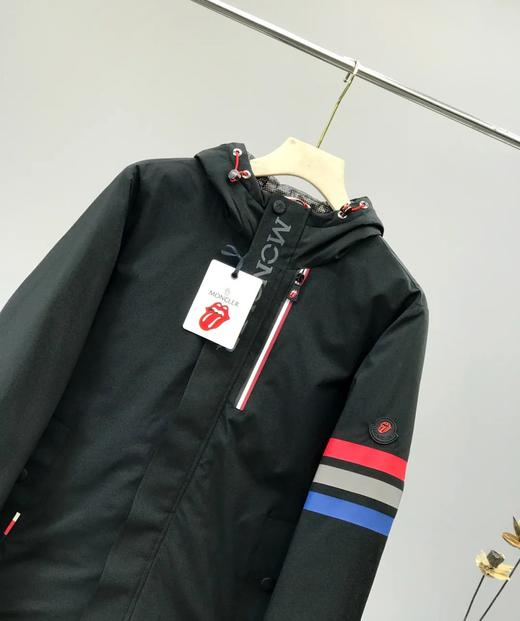 经典中的经典双色三色袖标百搭款大舌头滚石蒙口羽绒服