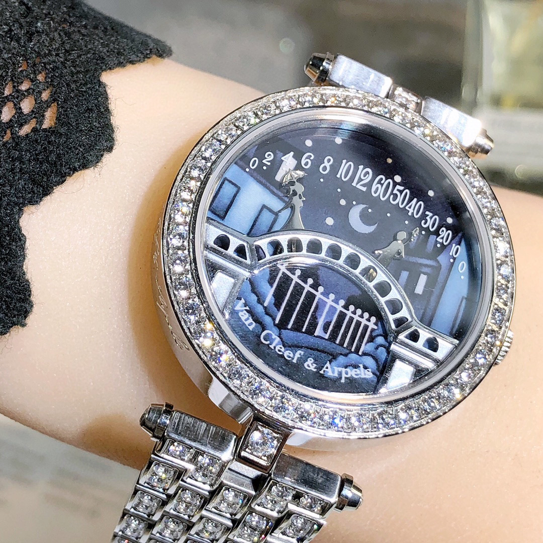 4.刚买了半年的梵克雅宝手表，回收能值多少钱？