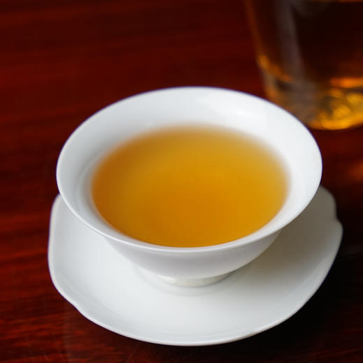 白龙须贡茶(2010年)景谷秧塔山白龙须茶产量极低,成茶肥硕重实,独有