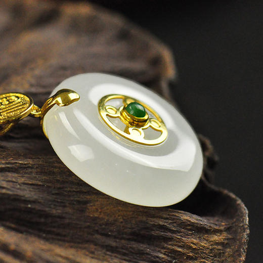 18k金镶和田玉吊坠招财进宝