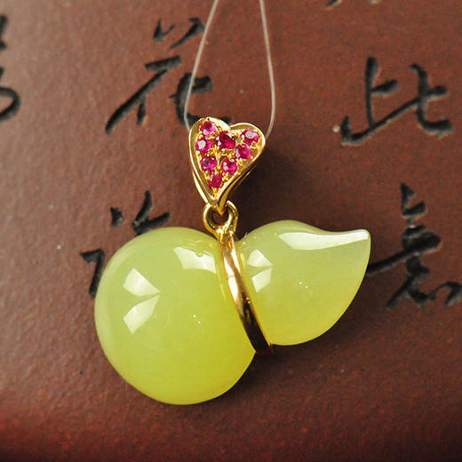 18k金镶和田玉吊坠健康长寿