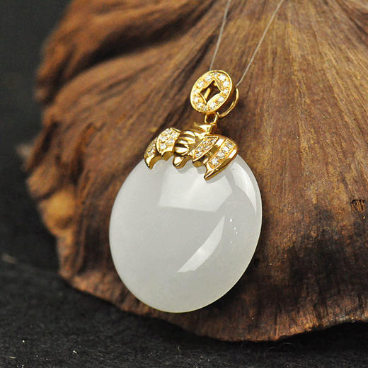 18k金镶和田玉吊坠富贵平安