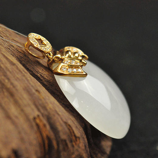 18k金镶和田玉吊坠富贵平安