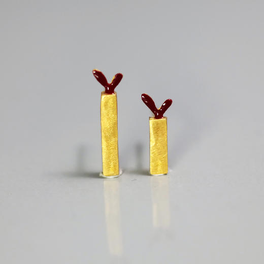 Kiss the Frog－不对称爱心火柴 耳钉（金色）［希腊设计师］ 商品图0