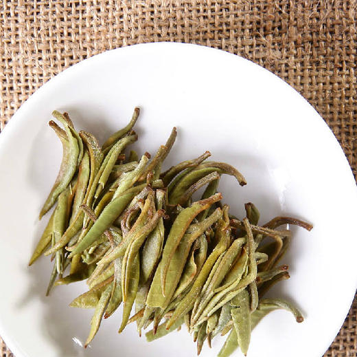 吉顺号茶业2014年银芽白饼100g/饼 商品图4