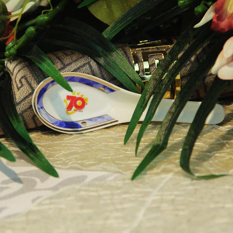 [限量]景德镇陶瓷 国瓷红叶 反法西斯抗战胜利70周年纪念瓷56头珙桐白鸽 商品图9