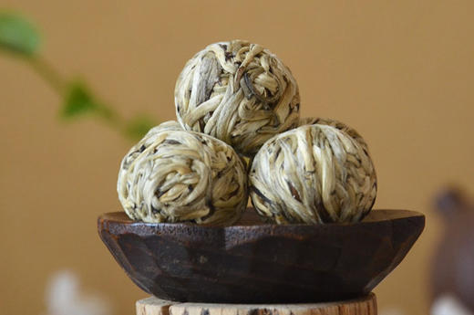 2015年雪芽龙珠古树普洱生茶试喝5元一颗