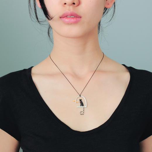 北京仓｜Kiss the Frog－树枝上放哨的黑色波点小懒猫 项链（微瑕）［希腊设计师］ 商品图0