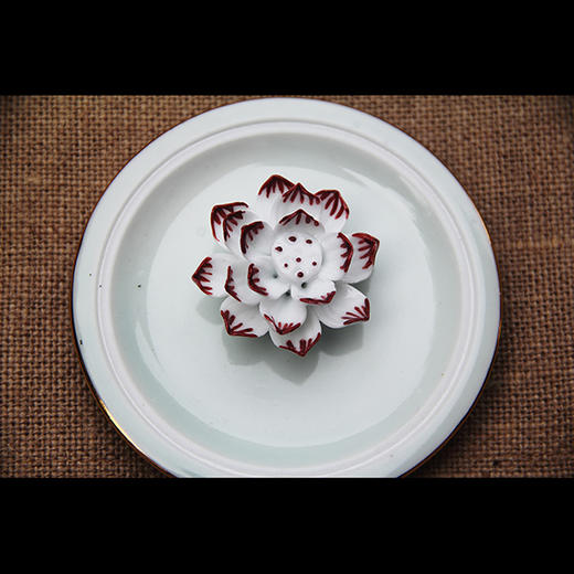 景德镇 陶瓷 国瓷红叶 高档描金影青釉雕刻香炉 商品图4