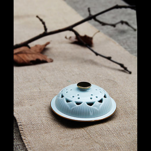 景德镇 陶瓷 国瓷红叶 高档描金影青釉雕刻香炉 商品图1