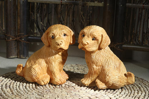 崖柏手工雕刻小狗