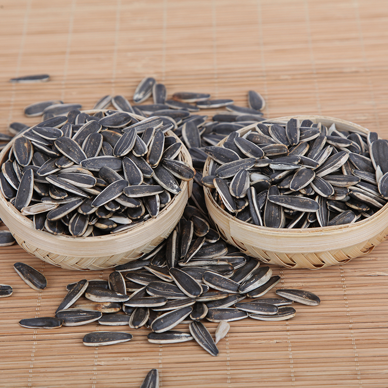 米豆儿手剥大瓜子，嗑嗑清心，嗑出香味，嗑出品味。