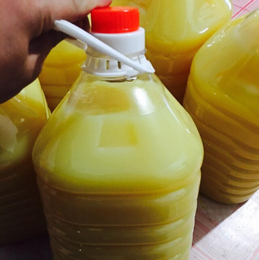 无农药古法压榨纯花生油，人工精心挑选饱满粒大的花生，香味浓郁 商品图2