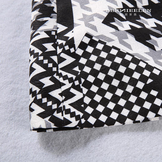 【伯妮斯茵】161S088--黑白连衣裙--花瓶里的五朵向日葵--《生命之美-梵高的花园》 商品图4