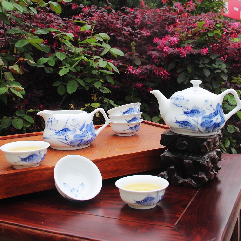 景德镇陶瓷 国瓷红叶 8头手绘青花茶具莲贵图