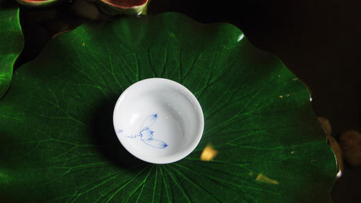 景德镇陶瓷 国瓷红叶 8头手绘青花茶具莲贵图 商品图2