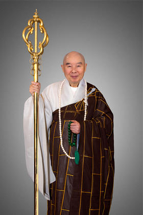 老法师持锡杖照(口袋尺寸) 约54x85mm