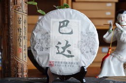 2012年巴达古树茶（茶汤入口，舌面后段与上颚微苦即散，回甘和生津迅速。）