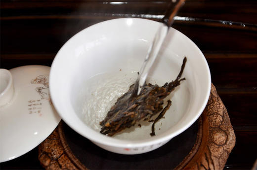 2012年巴达古树茶（茶汤入口，舌面后段与上颚微苦即散，回甘和生津迅速。） 商品图2