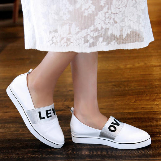【服饰鞋包】春款女鞋 头层牛皮字母套脚平底女单鞋乐福鞋板鞋 商品图2