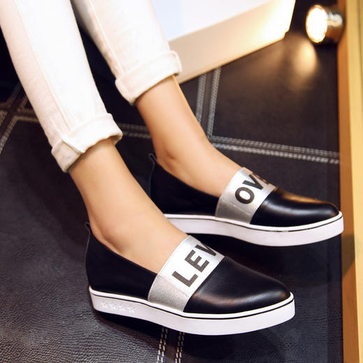 【服饰鞋包】春款女鞋 头层牛皮字母套脚平底女单鞋乐福鞋板鞋 商品图1