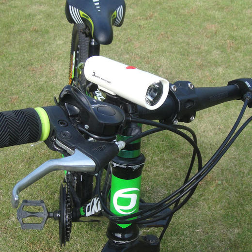 【骑行装备】。自行车前灯 山地车安全警示灯led强光手电 山地车骑行备件装备 商品图2