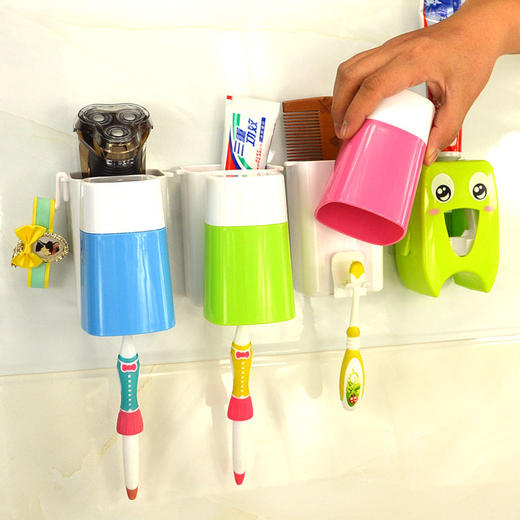 【置物架】。牙刷架漱口杯创意洗漱套装粘胶式三口之家刷牙杯子置物盒牙刷挂架 商品图1