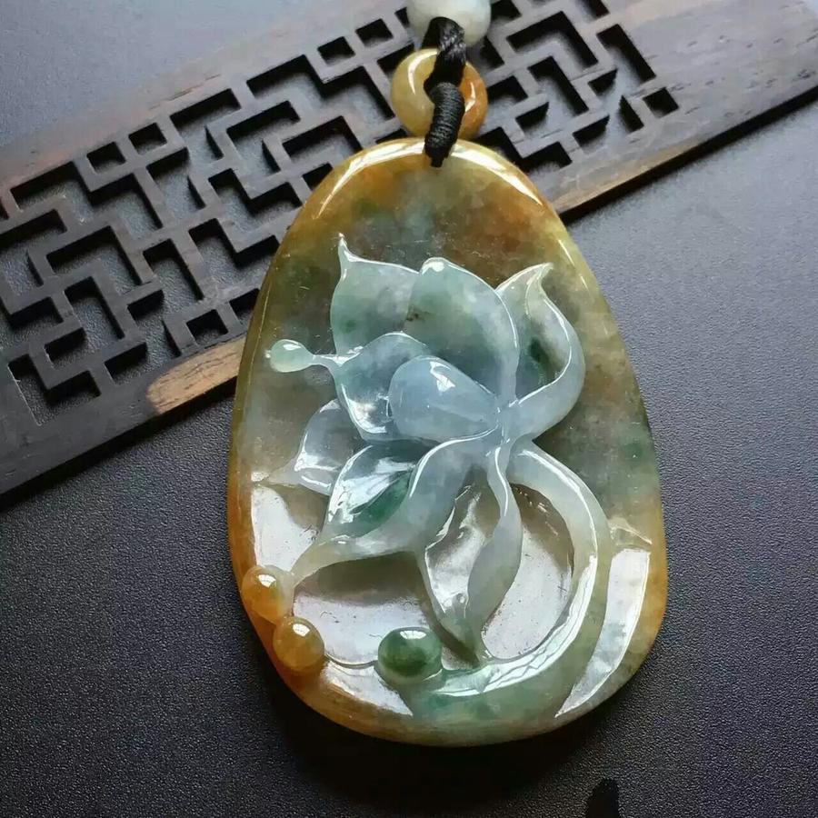 黄翡飘花莲花牌