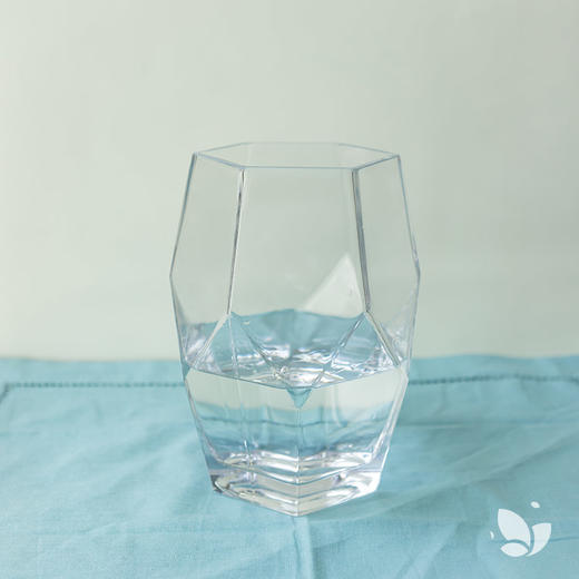 「透明玲珑」，几何形状酷酷透明玻璃花器。此花器适用于每周主题花束。「Nature自然系列」若用此瓶，需将花束根部剪短。 商品图0