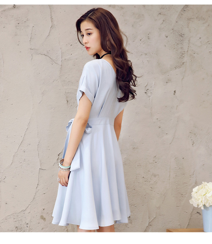 【服饰鞋包】夏季潮流新品纯色系带a字裙 韩版修身v领短袖连衣裙